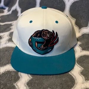 White Memphis Grizzlies strapBack